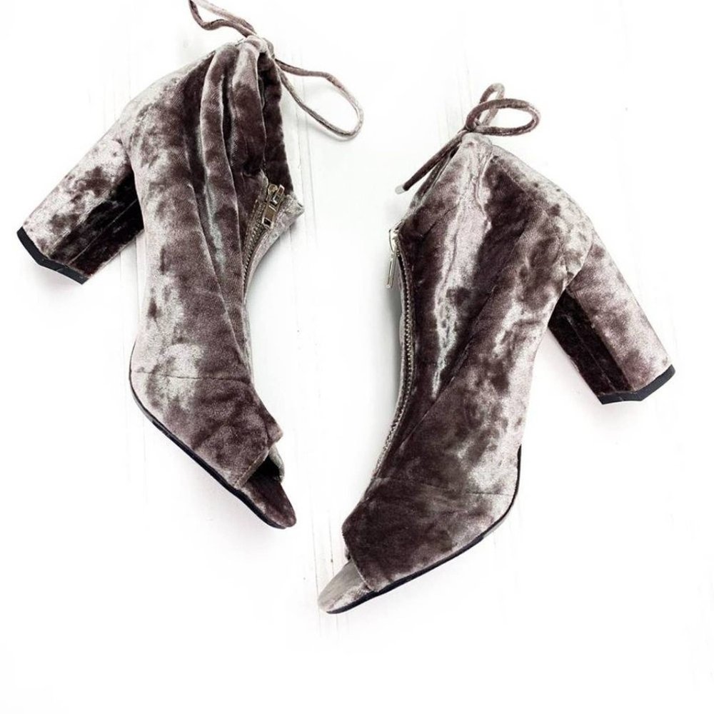 Crushed Velvet Smoke Gray Heeled Zip Front Booties by Report size 8